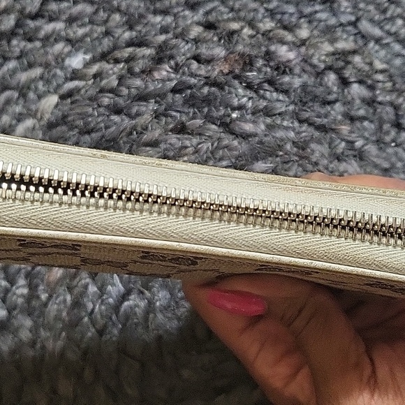 Gucci zip wallet with wristlet strap - Picture 15 of 16